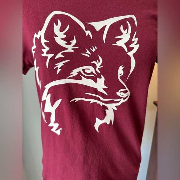 NEW Adult Size Small Maroon Fox-Themed T-Shirt - Picture 2 of 4